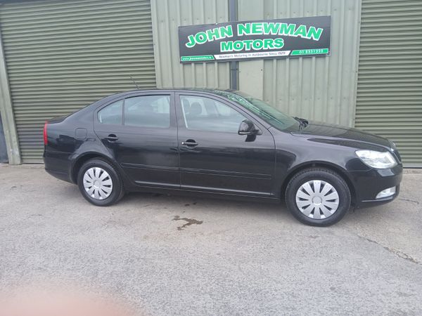 Skoda Octavia Hatchback, Petrol, 2011, Black