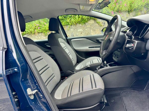 Fiat Punto Hatchback, Petrol, 2012, Blue