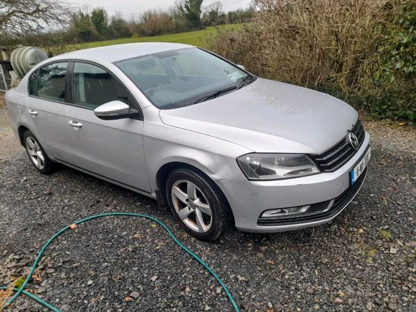 Volkswagen Passat Saloon, Diesel, 2011, Silver