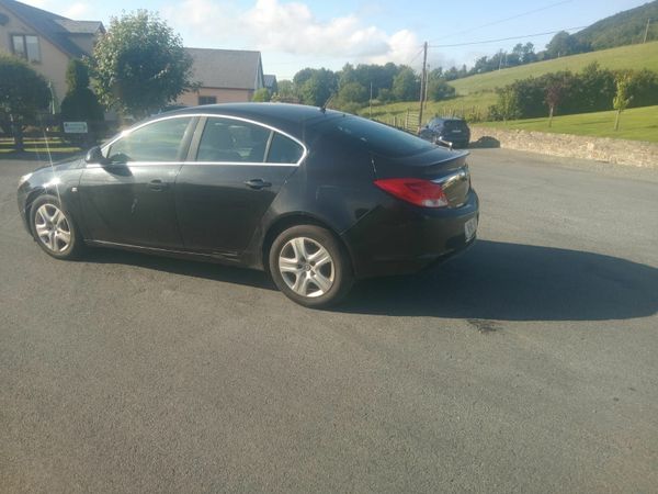Vauxhall Insignia Hatchback, Diesel, 2011, Black