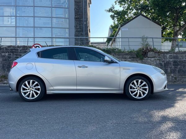 Alfa Romeo Giulietta Hatchback, Diesel, 2012, Silver