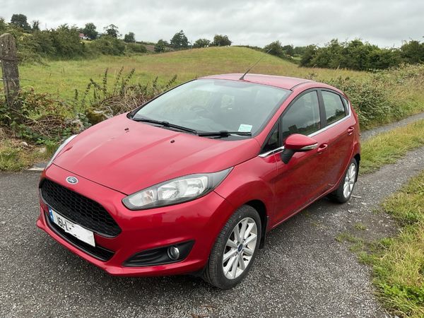 Ford Fiesta Hatchback, Petrol, 2016, Red