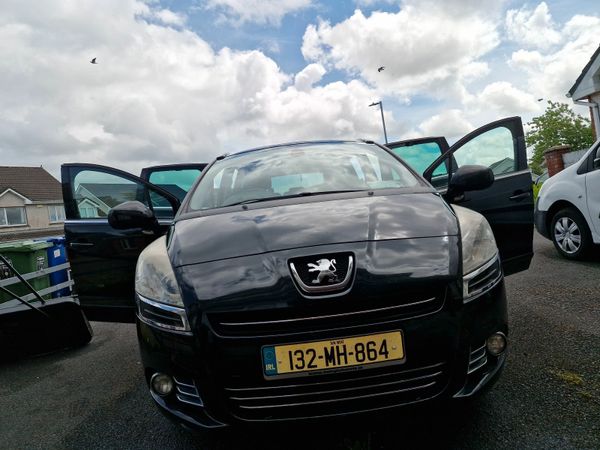 Peugeot 5008 MPV, Diesel, 2013, Black