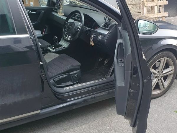 Volkswagen Passat Saloon, Diesel, 2014, Black