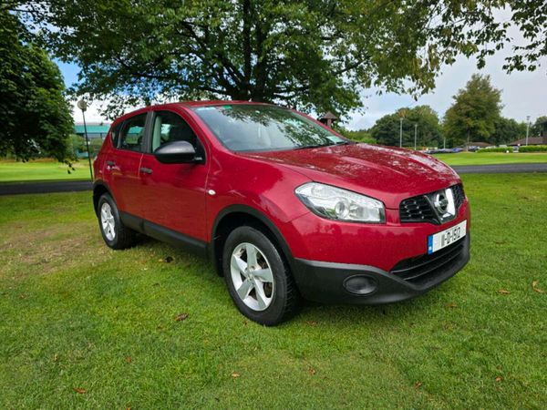 Nissan Qashqai Hatchback, Diesel, 2011, Red