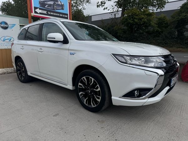 Mitsubishi Outlander SUV, Petrol Plug-in Hybrid, 2017, White