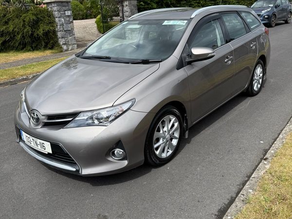Toyota Auris Estate/Jeep, Diesel, 2013, Bronze