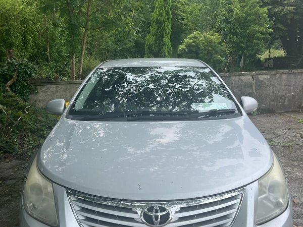 Toyota Avensis Saloon, Diesel, 2010, Silver