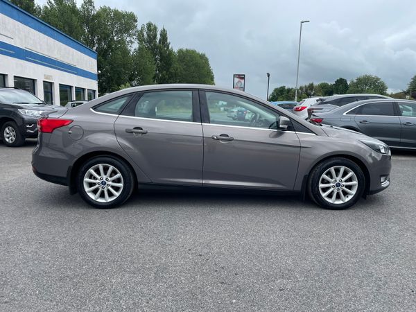 Ford Focus Saloon, Petrol, 2015, Brown