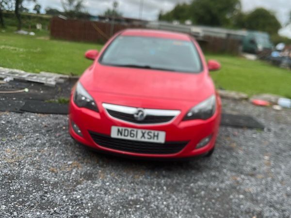 Vauxhall Astra Hatchback, Diesel, 2012, Red