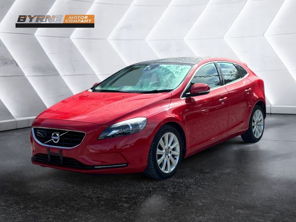 Volvo V40 Hatchback, Petrol, 2014, Red