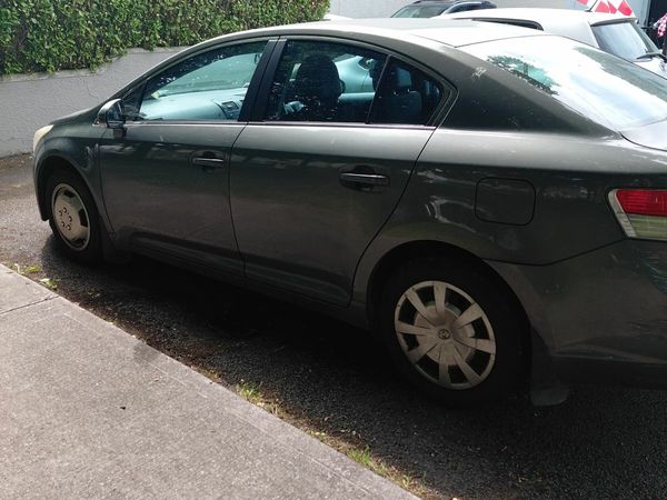 Toyota Avensis Saloon, Diesel, 2010, Green