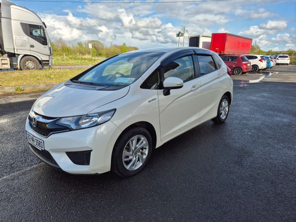 Honda Fit Hatchback, Petrol Hybrid, 2016, White