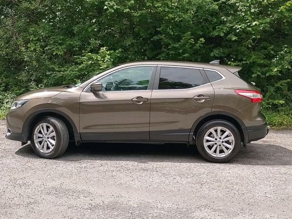 Nissan Qashqai Hatchback, Diesel, 2015, Brown