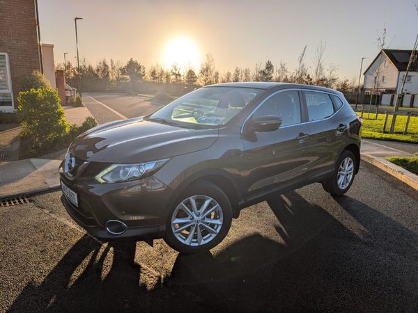 Nissan Qashqai Hatchback, Diesel, 2014, Brown