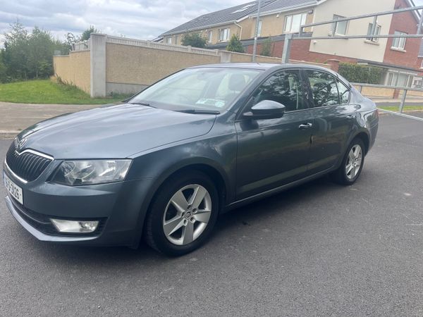 Skoda Octavia Saloon, Diesel, 2016, Grey
