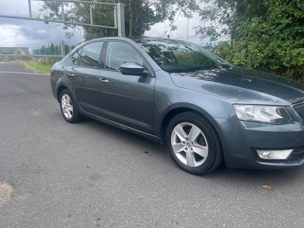 Skoda Octavia Saloon, Diesel, 2016, Grey