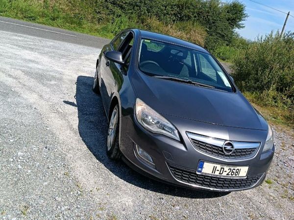 Opel Astra Hatchback, Diesel, 2011, Grey