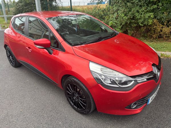 Renault Clio Hatchback, Petrol, 2014, Red