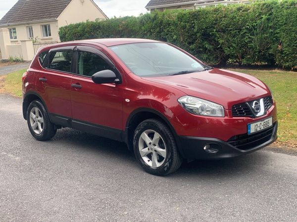 Nissan Qashqai Estate/Jeep, Diesel, 2012, Red