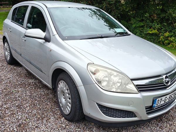Opel Astra Hatchback, Petrol, 2007, Silver