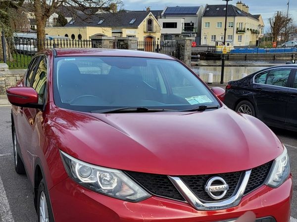 Nissan Qashqai Hatchback, Diesel, 2015, Red