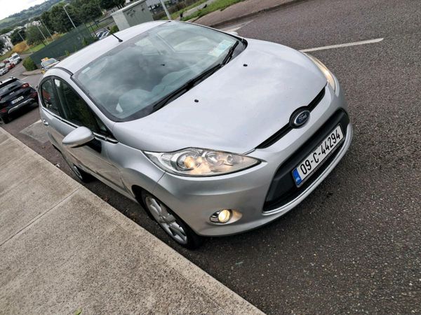 Ford Fiesta Hatchback, Petrol, 2009, Silver
