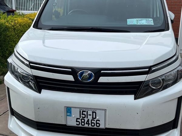Toyota Voxy MPV, Petrol Hybrid, 2015, White