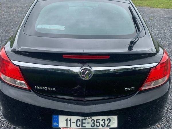 Vauxhall Insignia Hatchback, Diesel, 2011, Black