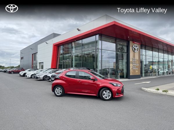 Toyota Yaris Hatchback, Petrol Hybrid, 2023, Red