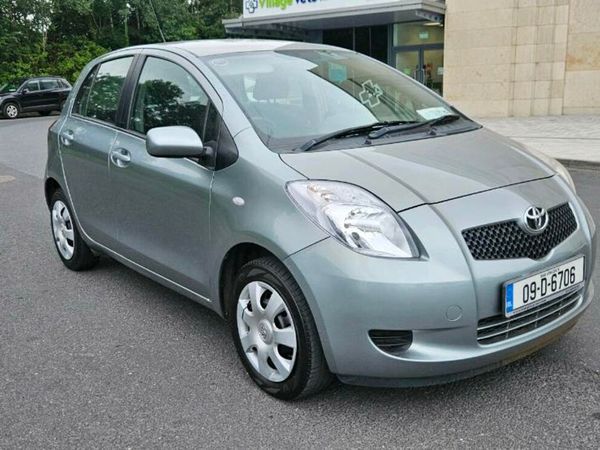 Toyota Yaris Hatchback, Petrol, 2009, Silver
