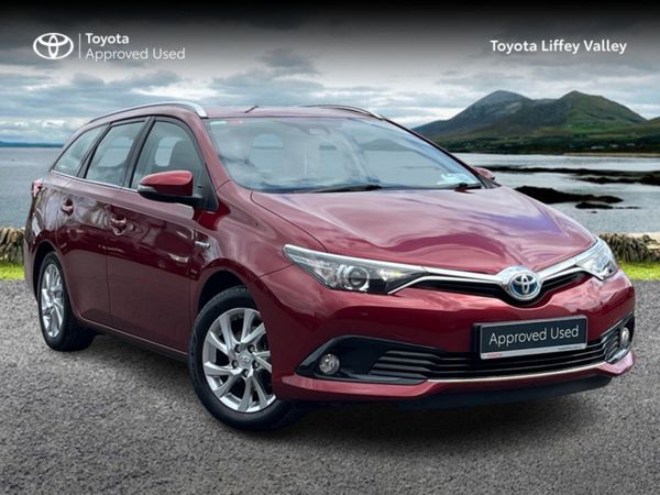 Toyota Auris Hatchback, Petrol Hybrid, 2017, Red
