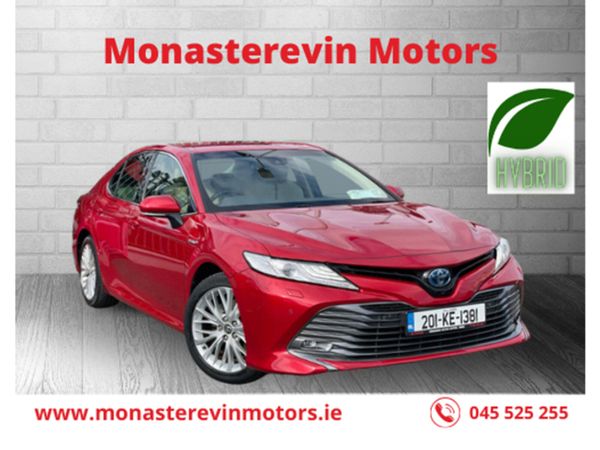 Toyota Camry Saloon, Petrol Hybrid, 2020, Red