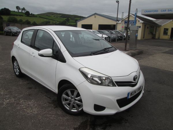 Toyota Yaris Hatchback, Petrol, 2014, White