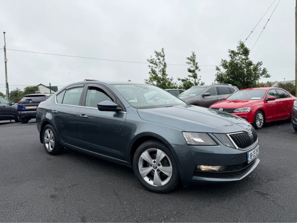 Skoda Octavia Hatchback, Diesel, 2018, Grey