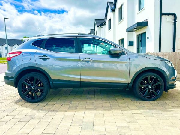 Nissan Qashqai Hatchback, Diesel, 2016, Grey