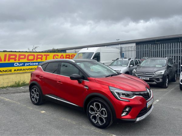 Renault Captur Hatchback, Petrol, 2022, Red