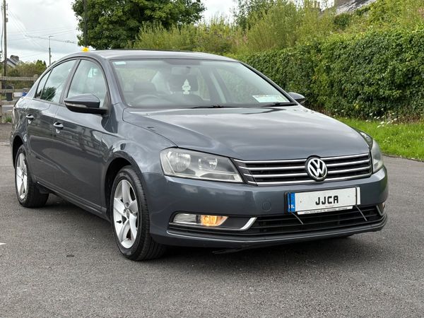 Volkswagen Passat Saloon, Diesel, 2011, Grey
