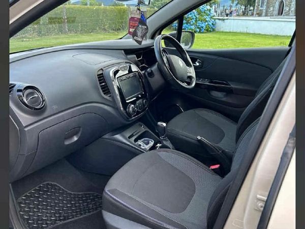 Renault Captur Hatchback, Diesel, 2016, White