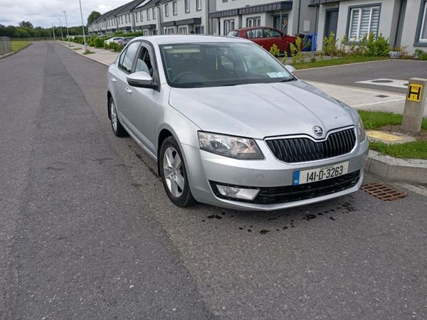 Skoda Octavia Saloon, Diesel, 2014, Silver