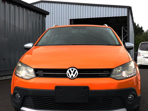 Volkswagen Polo Hatchback, Petrol, 2013, Yellow