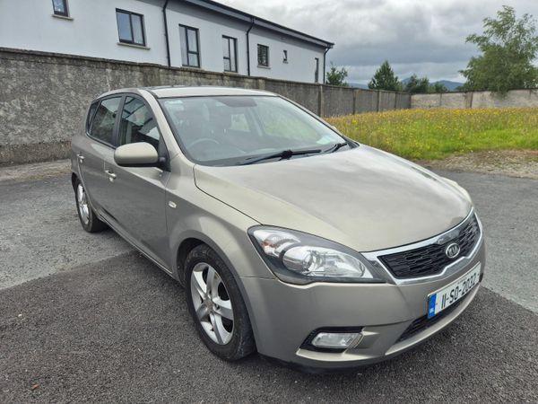 Kia Ceed Hatchback, Diesel, 2011, Silver