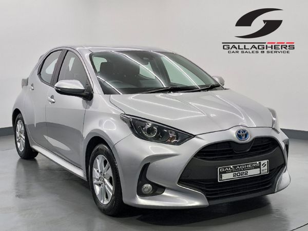 Toyota Yaris Hatchback, Petrol Hybrid, 2022, Silver