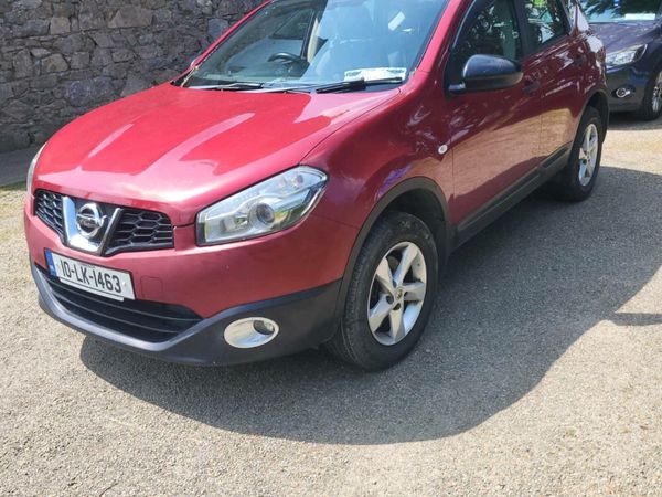 Nissan Qashqai Hatchback, Diesel, 2010, Red