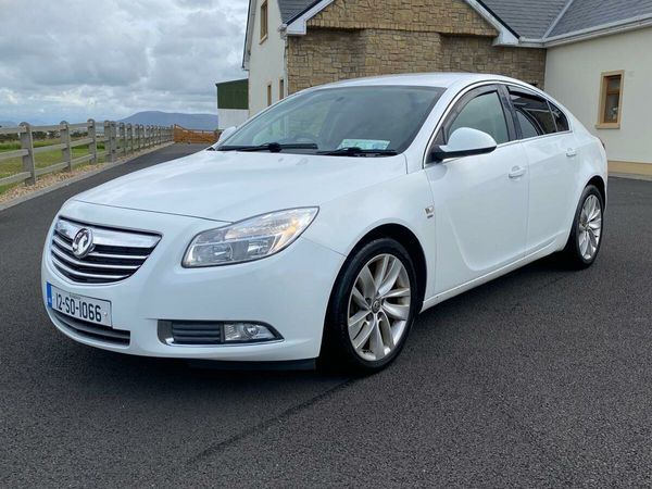 Vauxhall Insignia Hatchback, Diesel, 2012, White