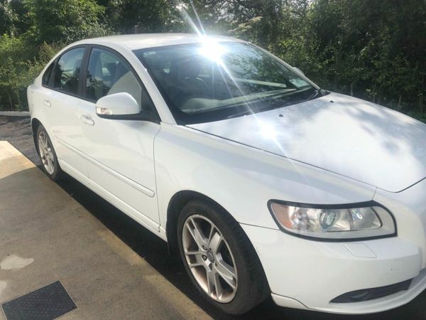 Volvo S40 Saloon, Petrol, 2009, White