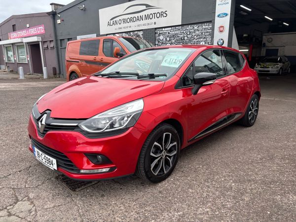 Renault Clio Hatchback, Petrol, 2018, Red