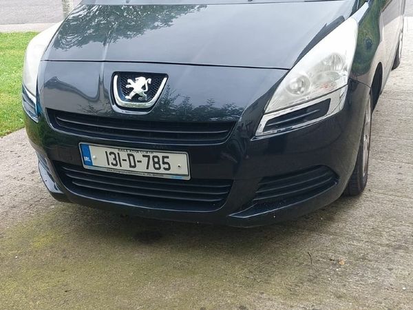 Peugeot 5008 MPV, Diesel, 2013, Black