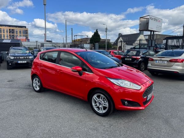 Ford Fiesta Hatchback, Petrol, 2014, Red