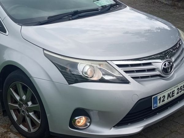 Toyota Avensis Saloon, Diesel, 2012, Silver